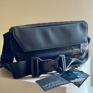 Modern Dayfarer Active Sling Bag